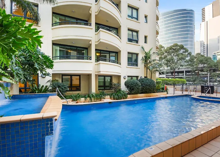 Contemporary 1-Bed First Floor Unit With Pool