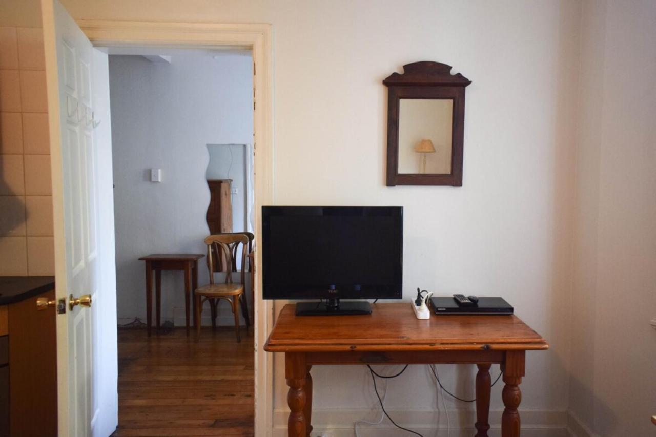1 Bedroom With Incredible Location Apartment Sydney