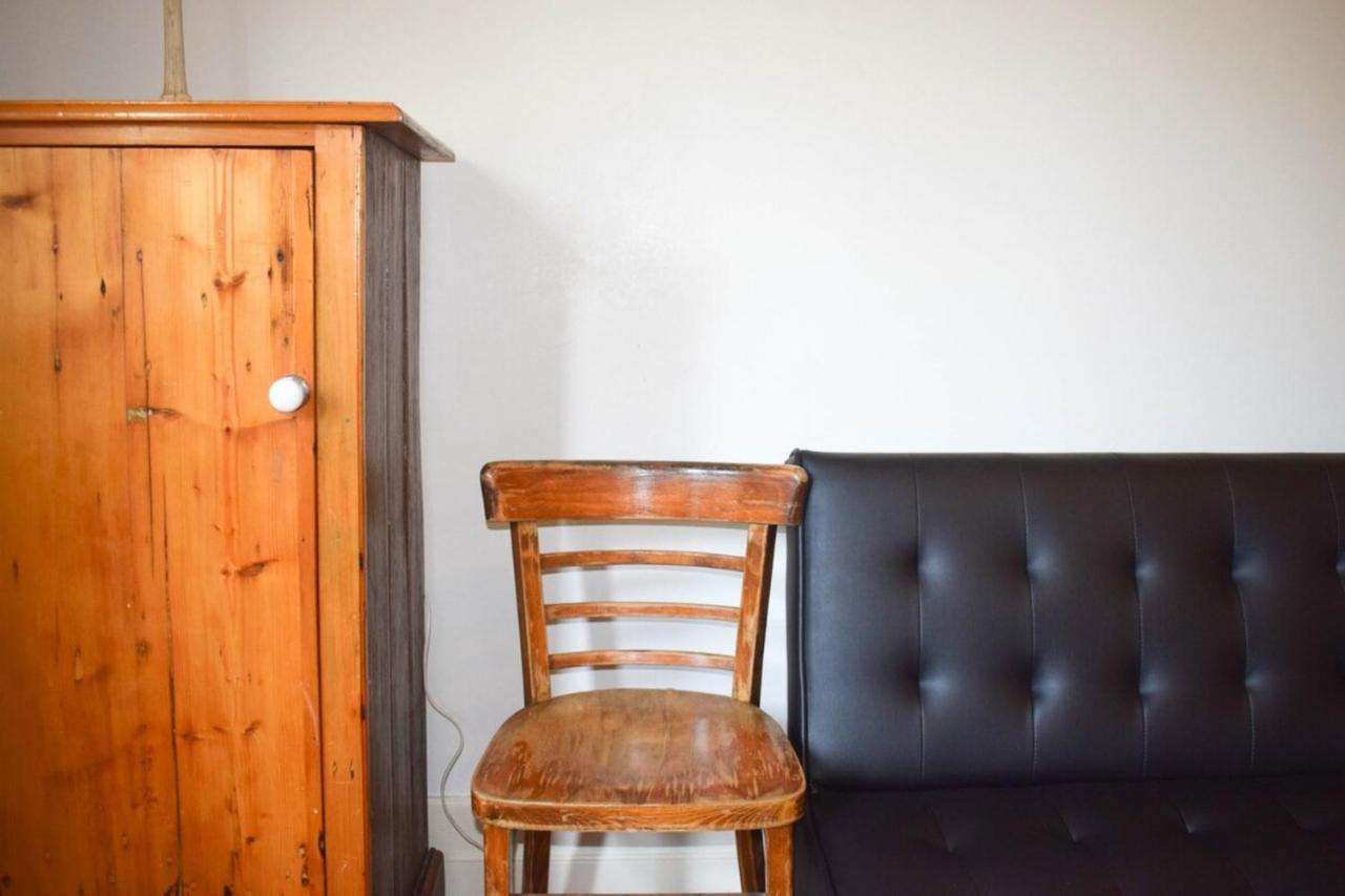 1 Bedroom With Incredible Location Apartment