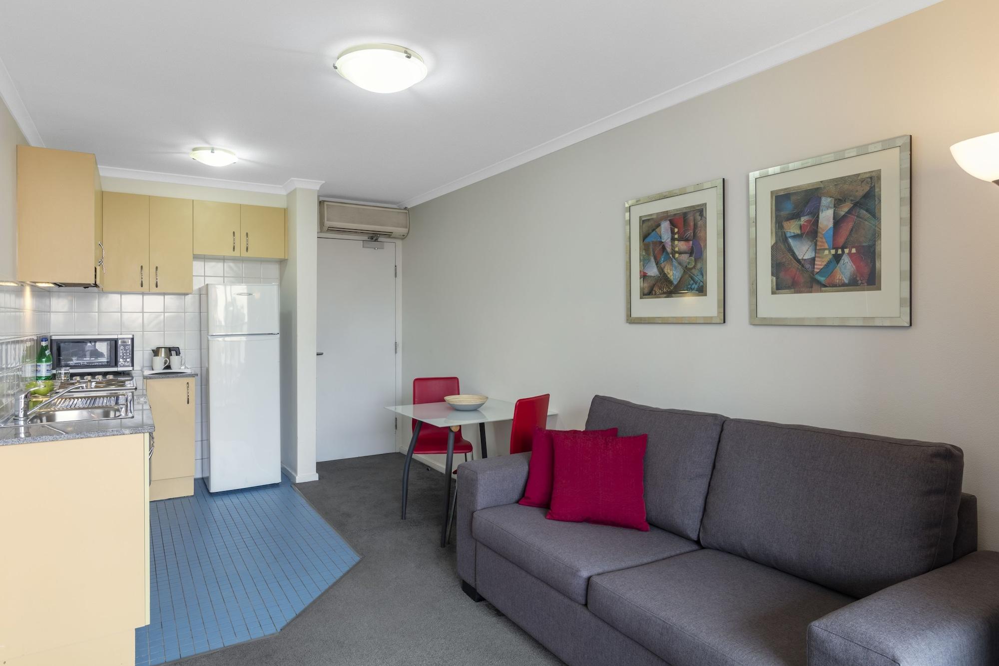 Nesuto Chippendale Aparthotel 4*
