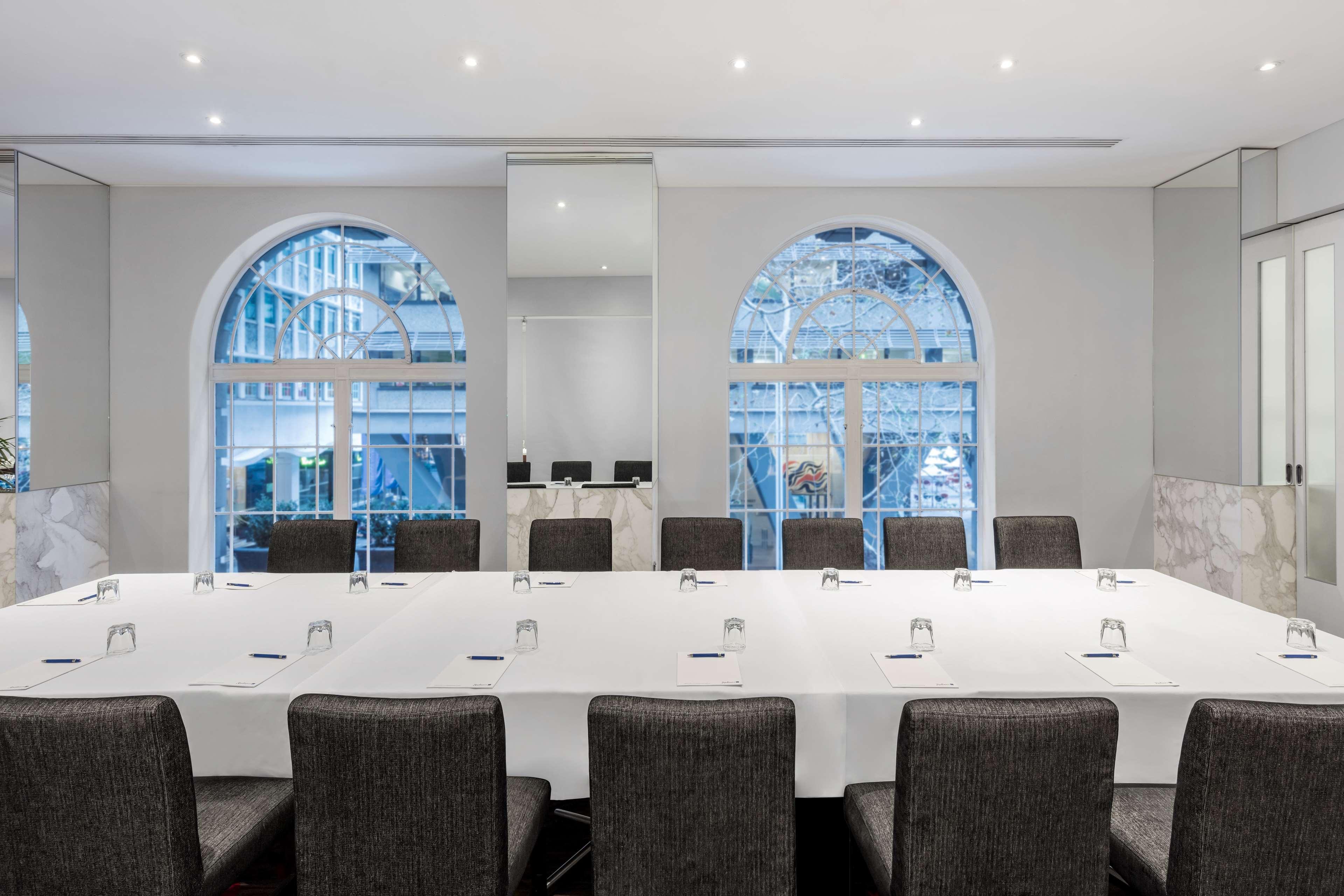 Hotel Radisson Blu Plaza 5*
