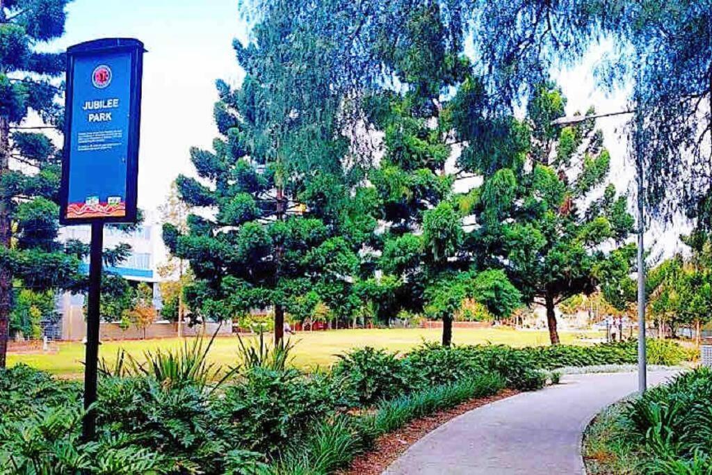 Apartment Parramatta Comfy- 2bd-free Parking -netflix-westfield Sydney