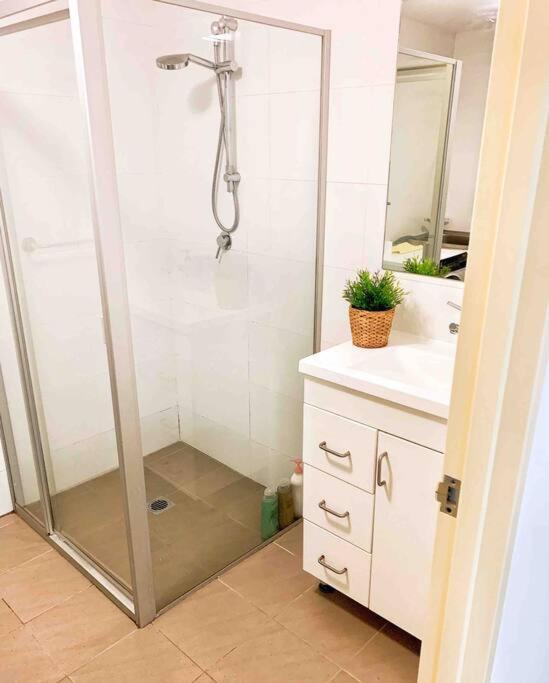 Parramatta Comfy- 2bd-free Parking -netflix-westfield * Sydney