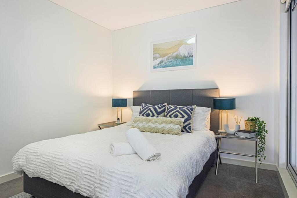 Apartment Parramatta Comfy- 2bd-free Parking -netflix-westfield Sydney