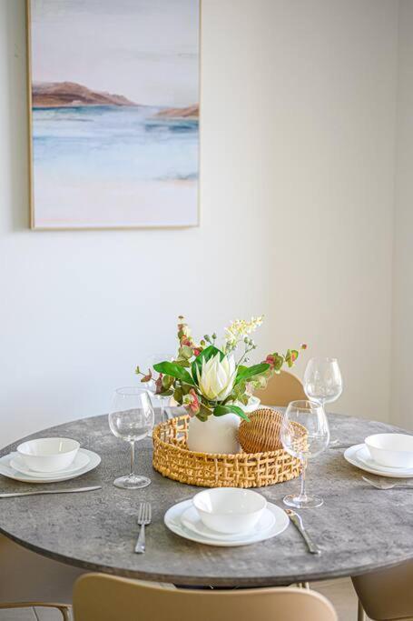 Parramatta Comfy- 2bd-free Parking -netflix-westfield Apartment *
