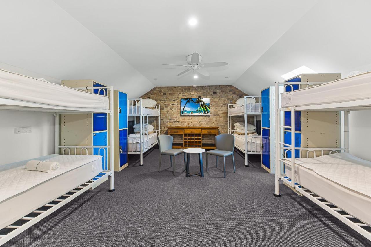 Hostel London Plane Backpackers