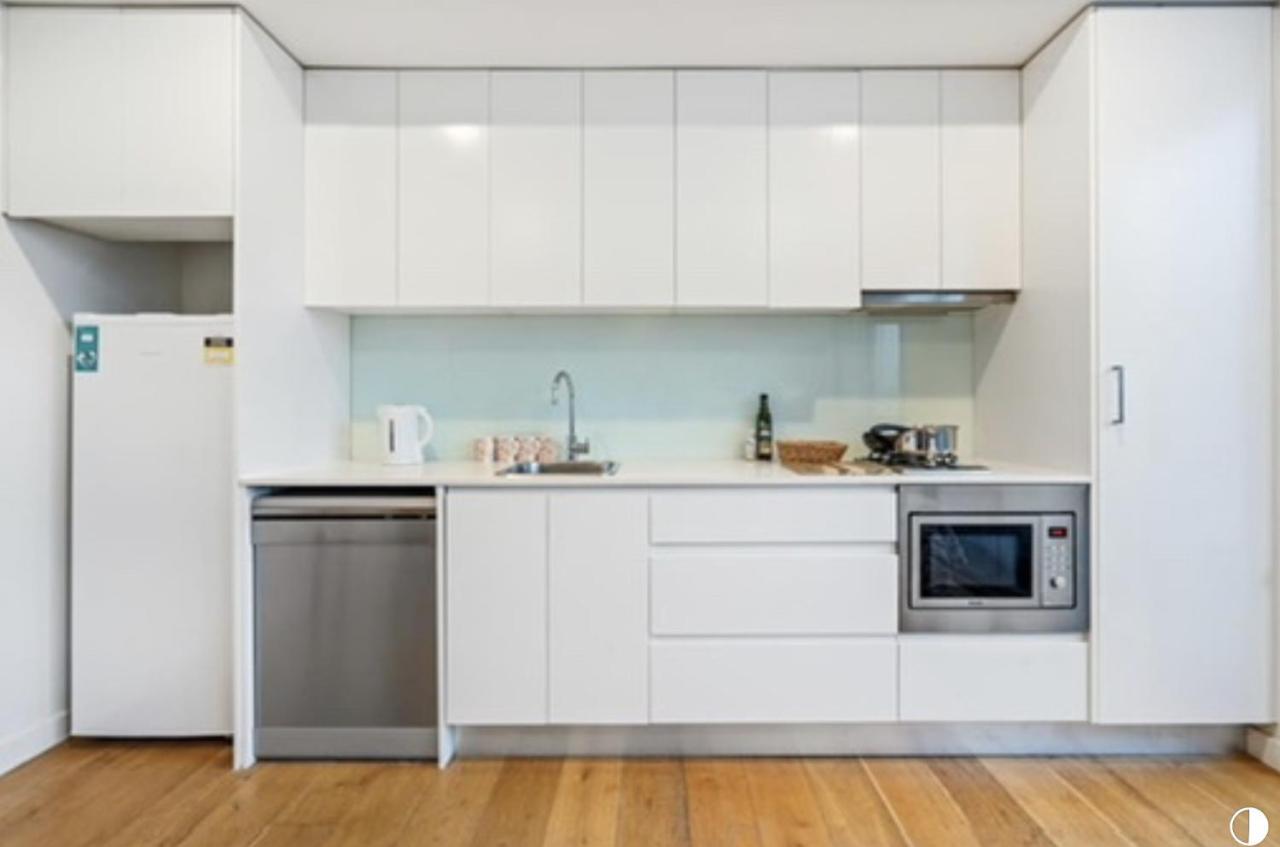 Stylish 1 Bedroom With Balcony And Air-con Sydney