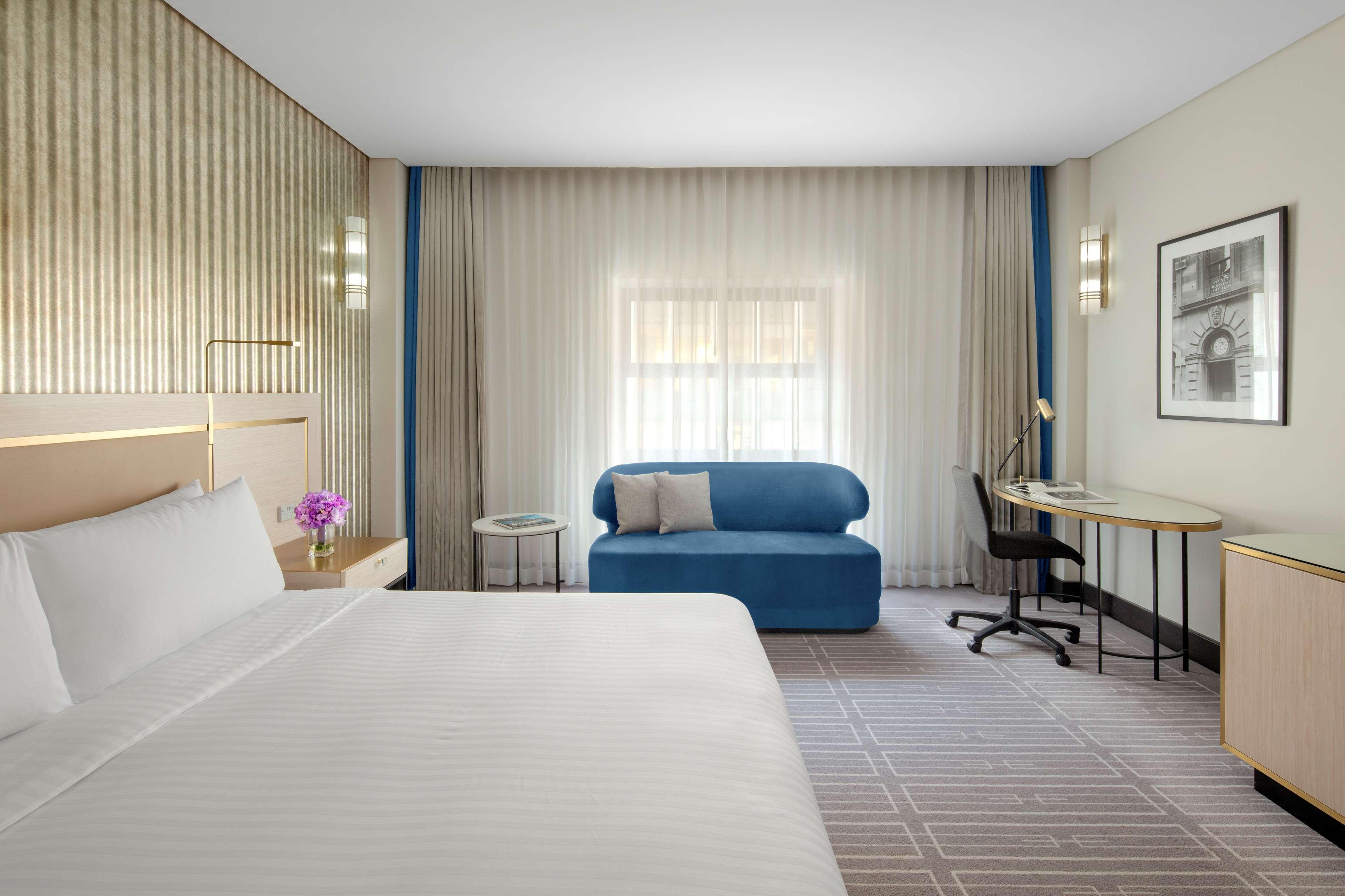 Radisson Blu Plaza 5*