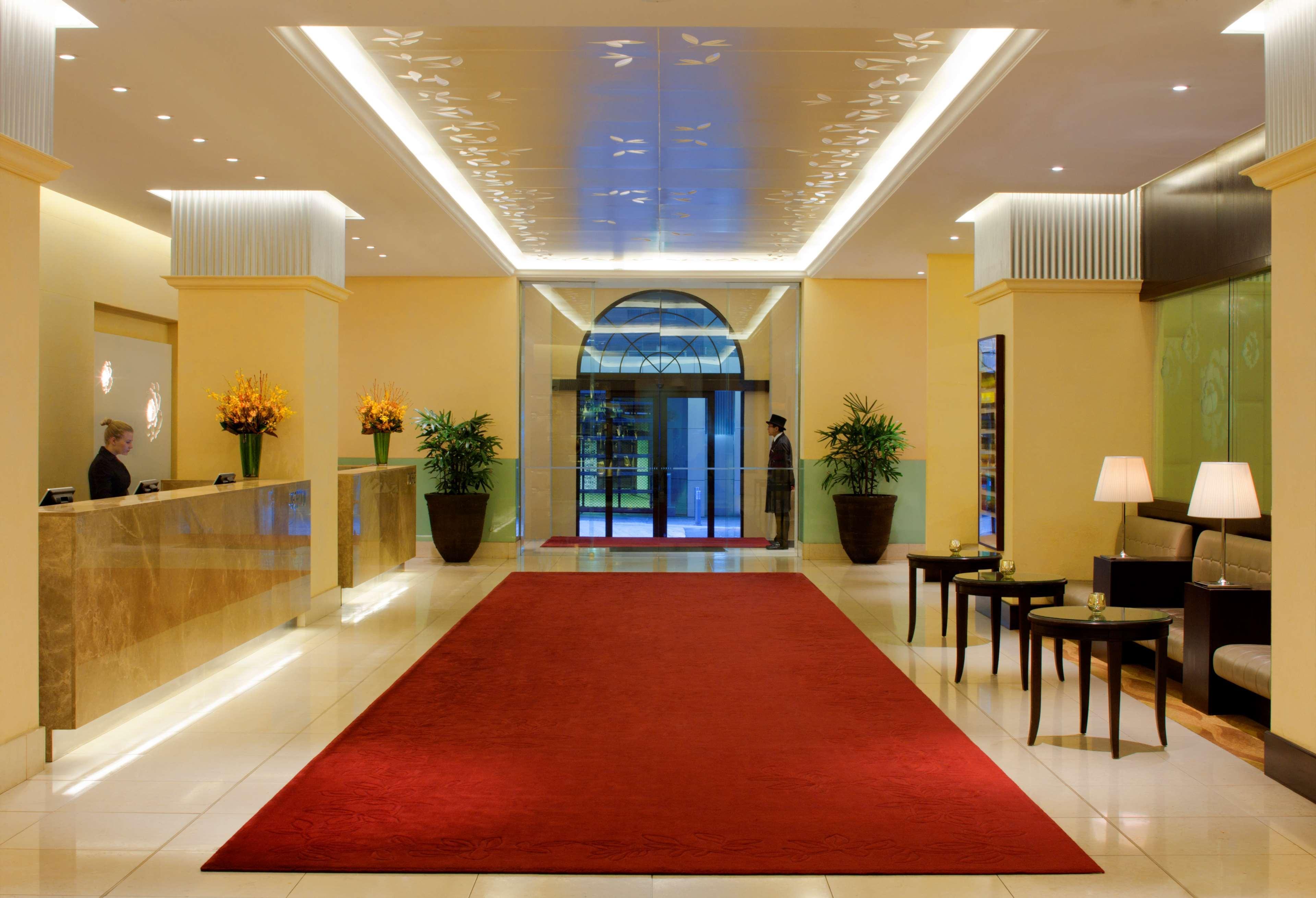 Radisson Blu Plaza 5*