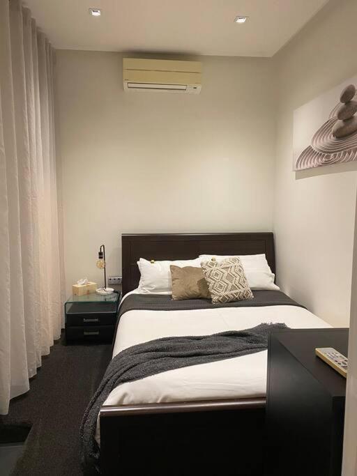 Holiday home Harbourfront Oasis With Pool, Steps To Vivid And Iconic Views Sydney