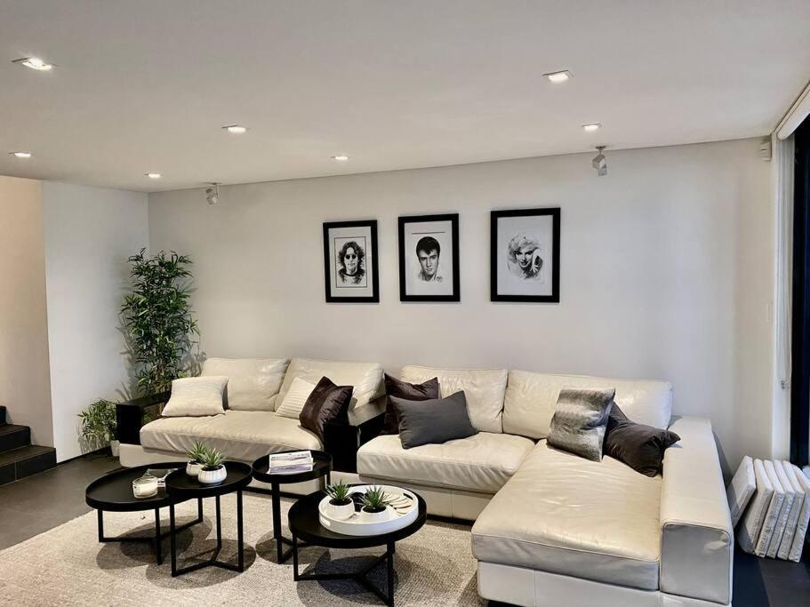 Harbourfront Oasis With Pool, Steps To Vivid And Iconic Views Holiday home *
