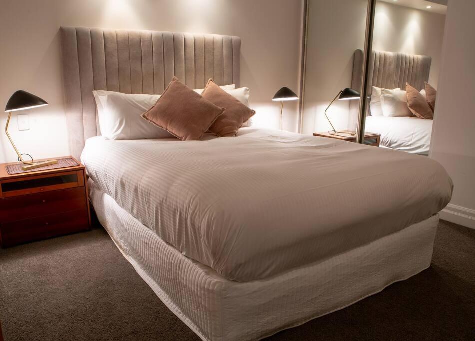 Great With Balcony Bond1009 Self- Catering *