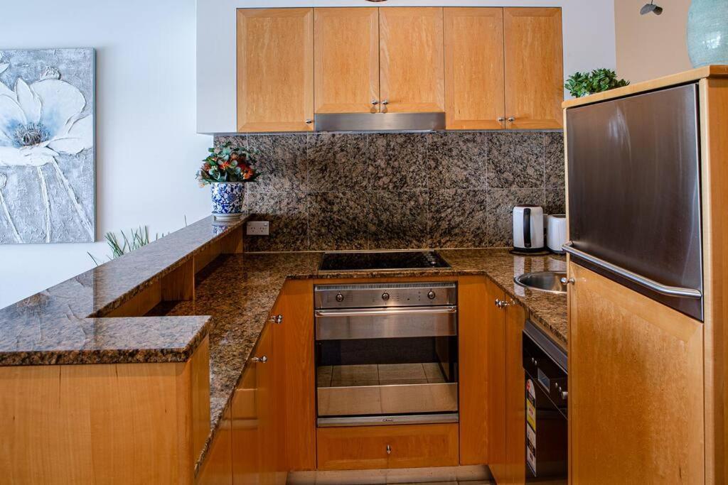 Apartment Great With Balcony Bond1009 Self- Catering Sydney