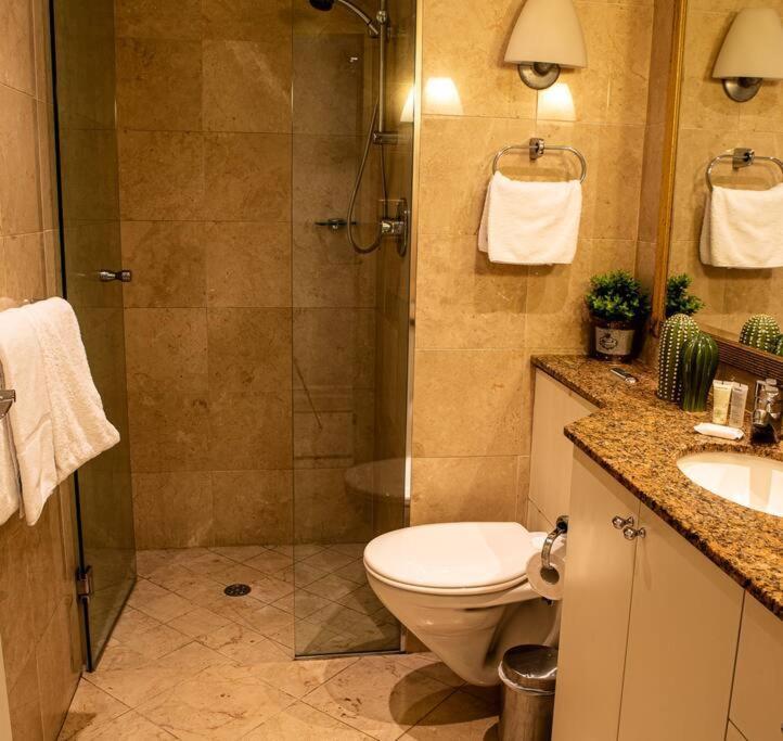 Great With Balcony Bond1009 Self- Catering