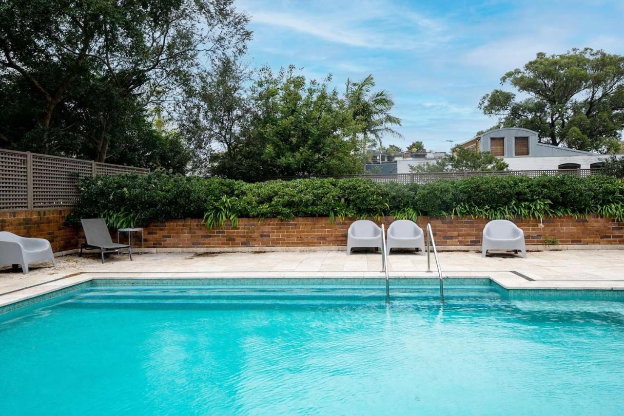 'georgina' Mid-century Modern Poolside Sydney