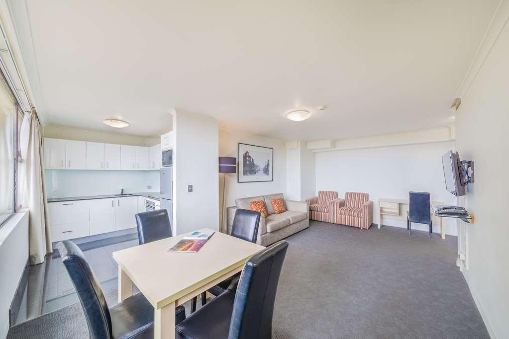 Oaks Hyde Park Aparthotel