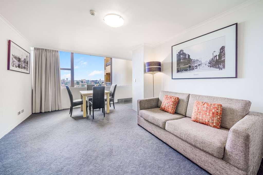 Oaks Hyde Park Aparthotel