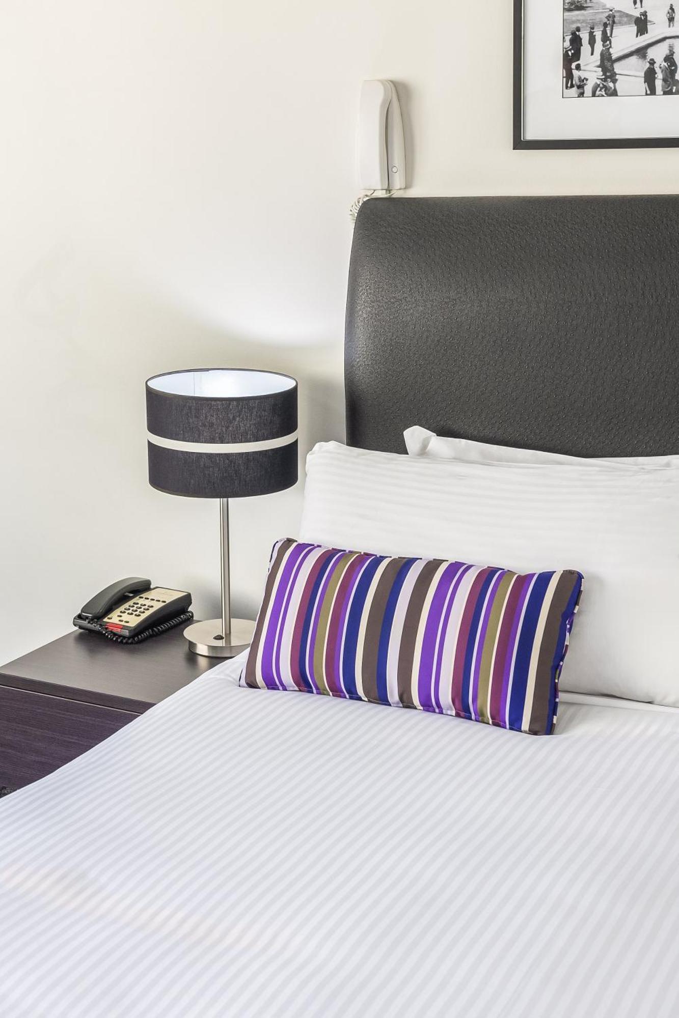 Oaks Hyde Park Aparthotel