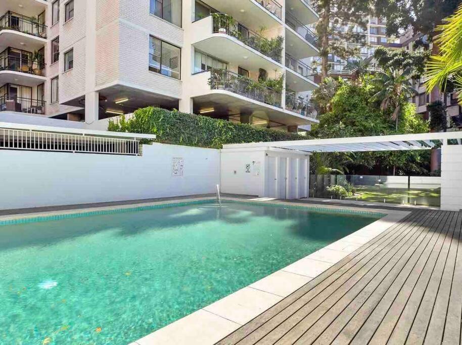 Elizabeth Bay Marina * Sydney