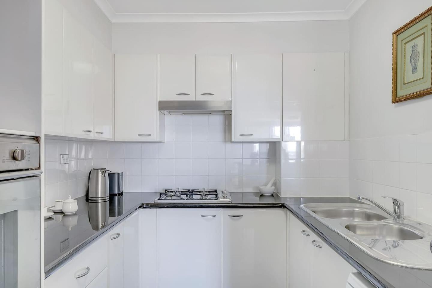 Apartment Of The Town With Cbd At Its Doorstep *