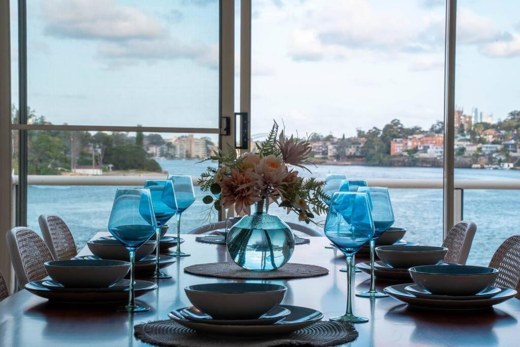 Holiday home Stunning Waterfront Townhouse With Shared Swimpool, Harbour View And Free P *