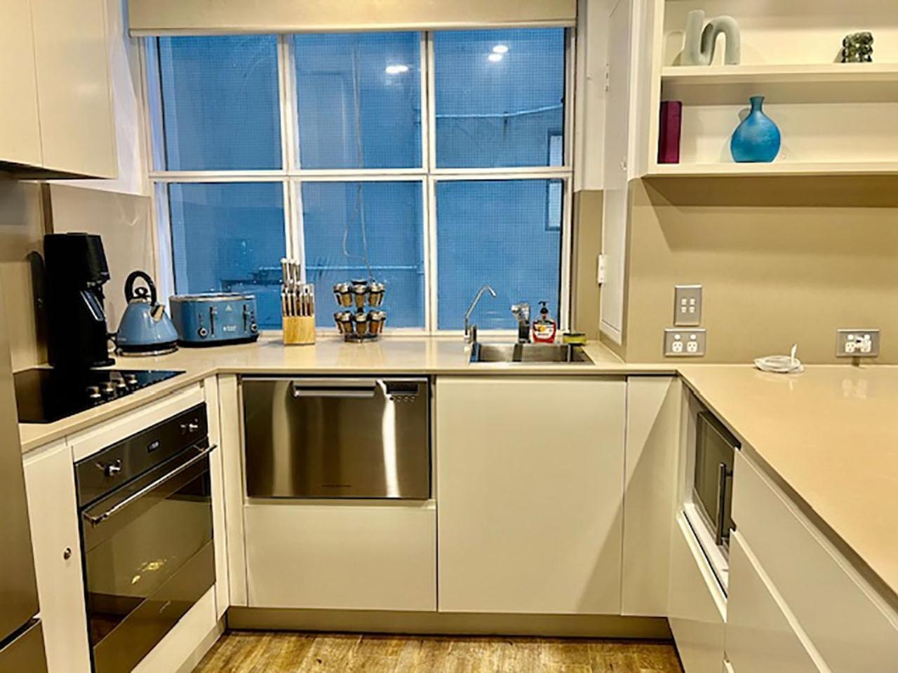 Downtown Cbd Executive With Pool Sydney