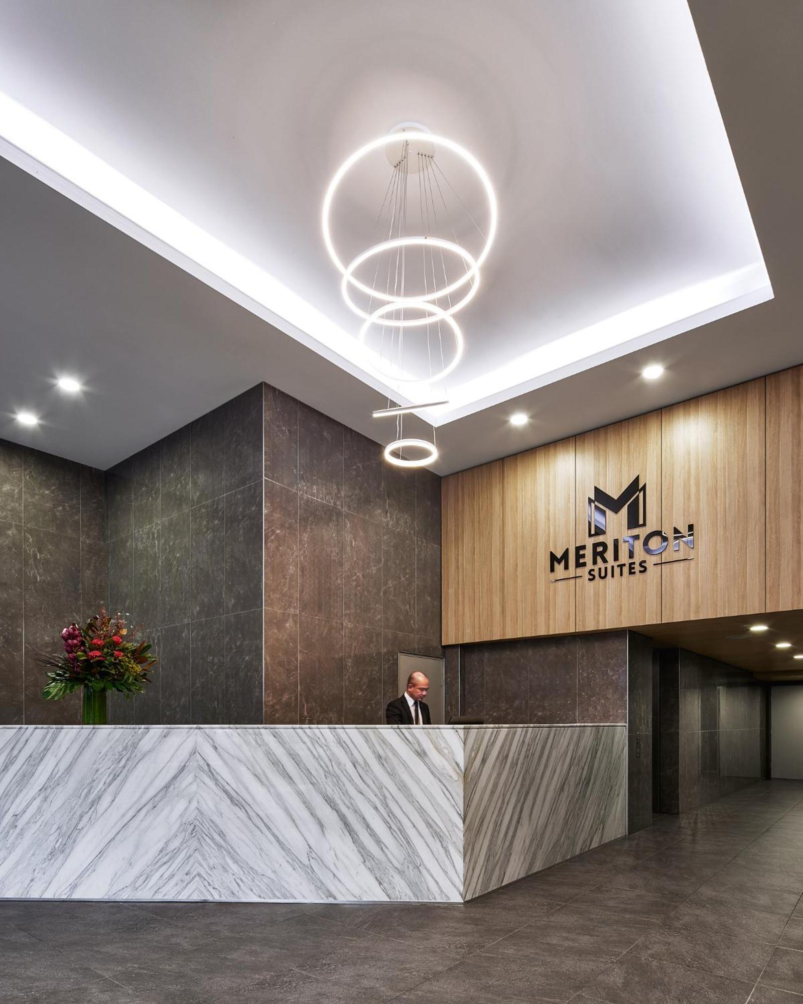 Meriton Waterloo Hotel 5*