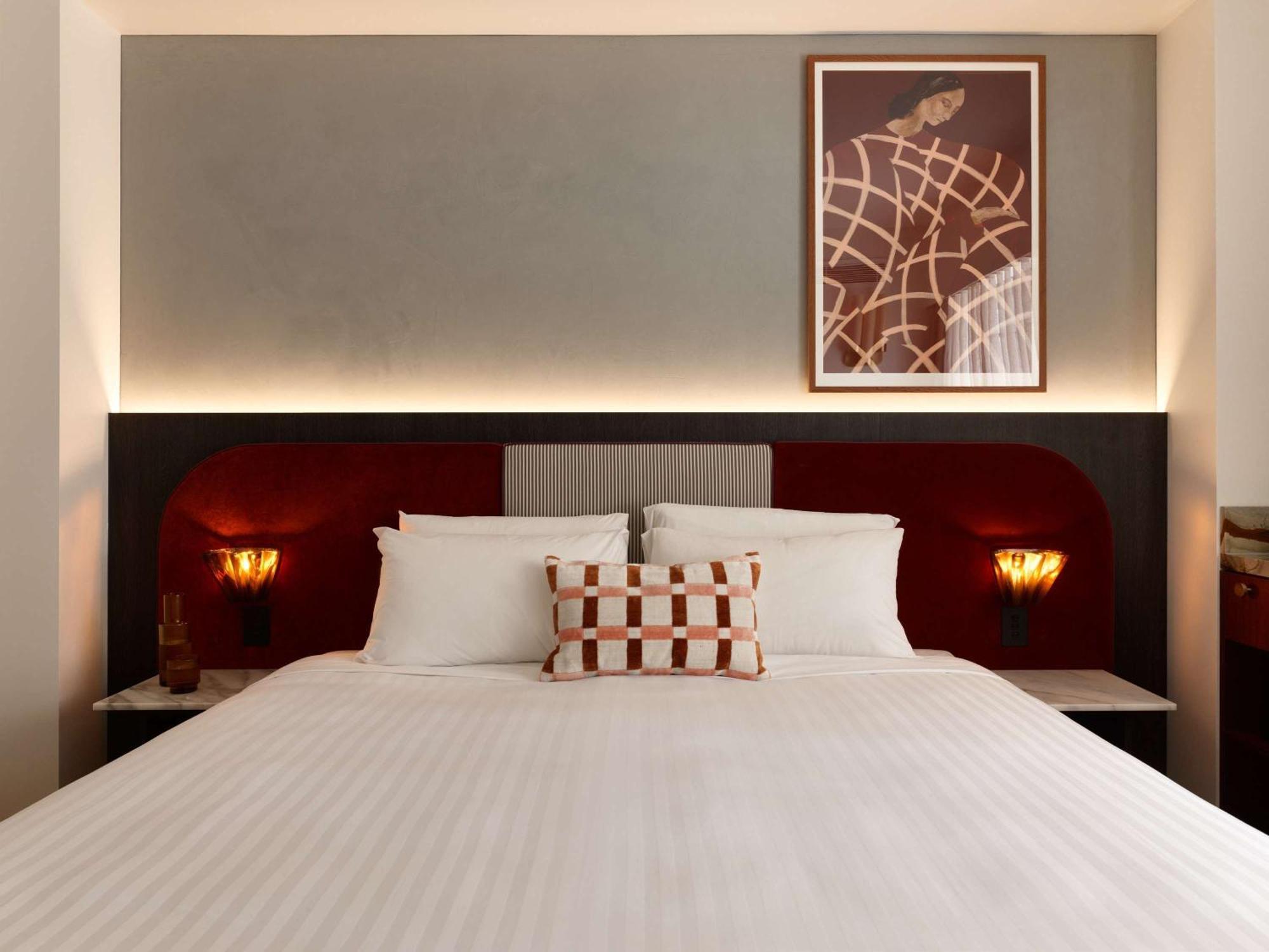 Morris Sydney, Handwritten Collection Hotel