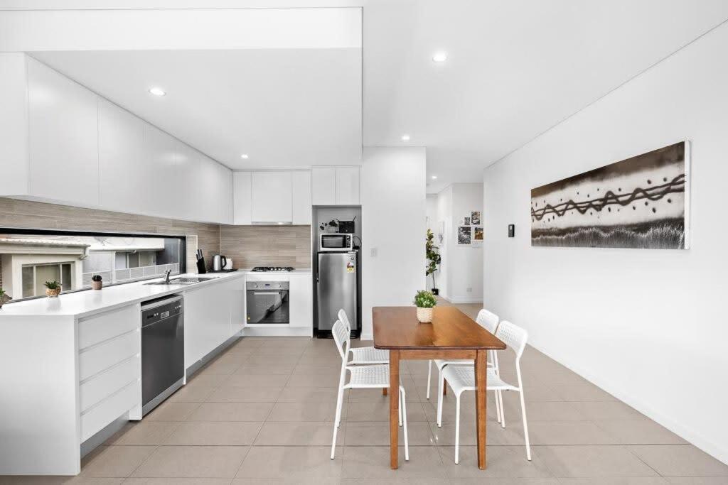 Apartment New Modern 2br 2baths In Homebush Sleeps 6 *