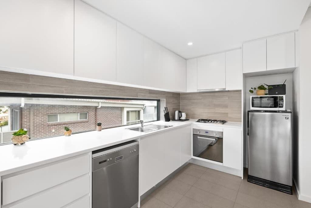 New Modern 2br 2baths In Homebush Sleeps 6