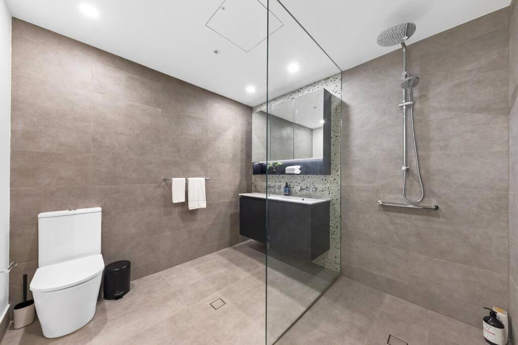 City Living: 1-bed Apt + Study Close Mq Station Apartment *