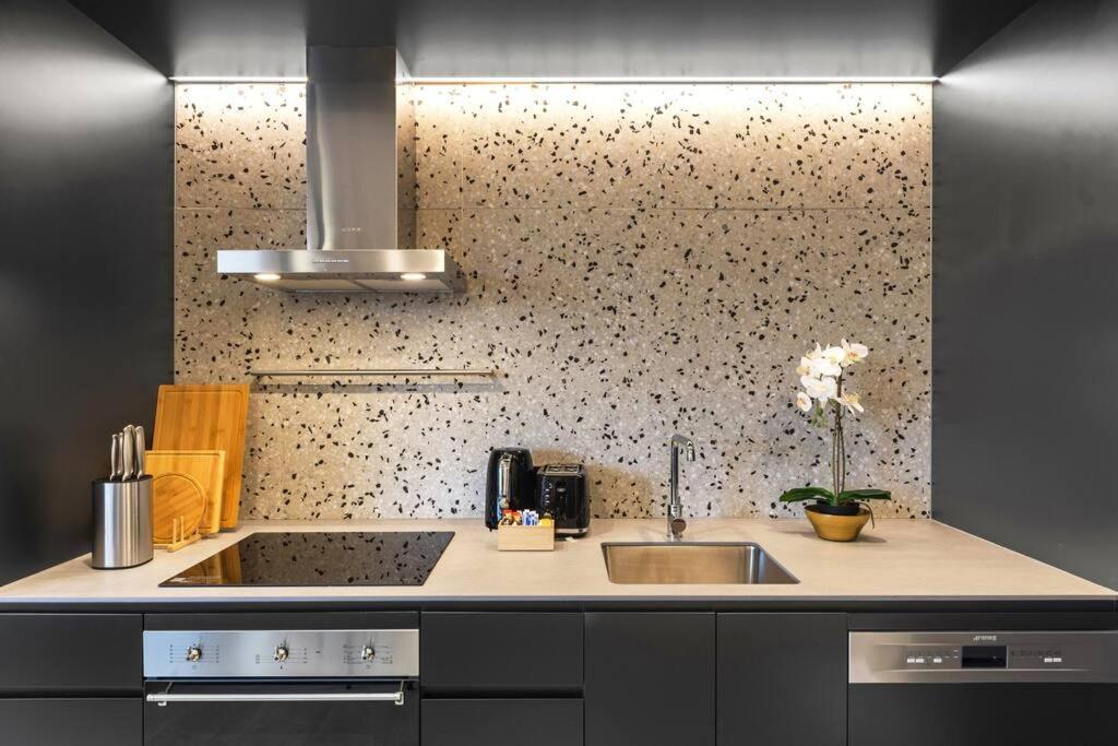 Apartment City Living: 1-bed Apt + Study Close Mq Station