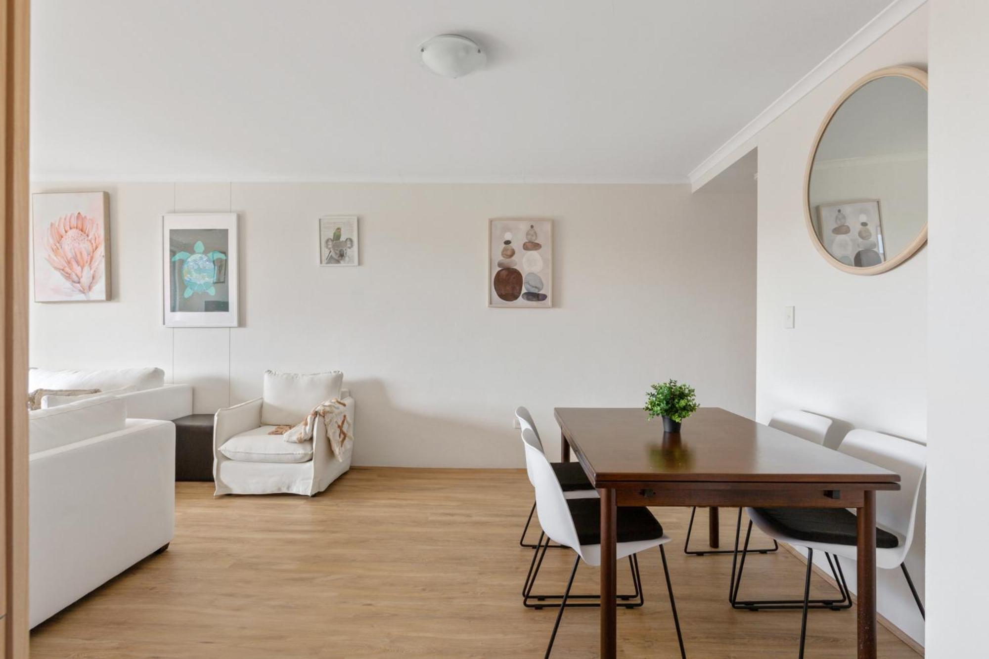 Spacious 3-bed With Alfresco Dining By Amenities Sydney