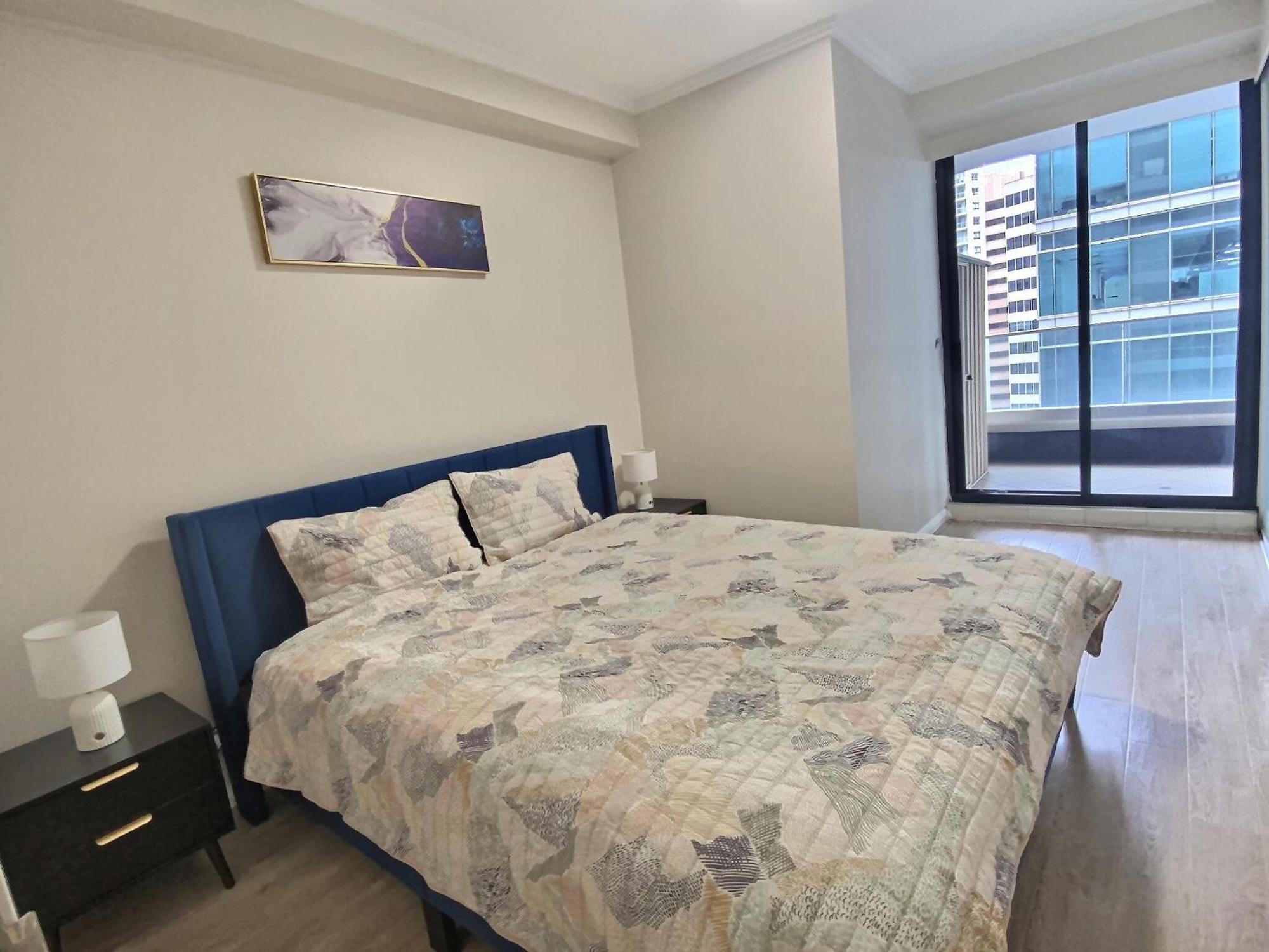 Iconic World Square Apartment *