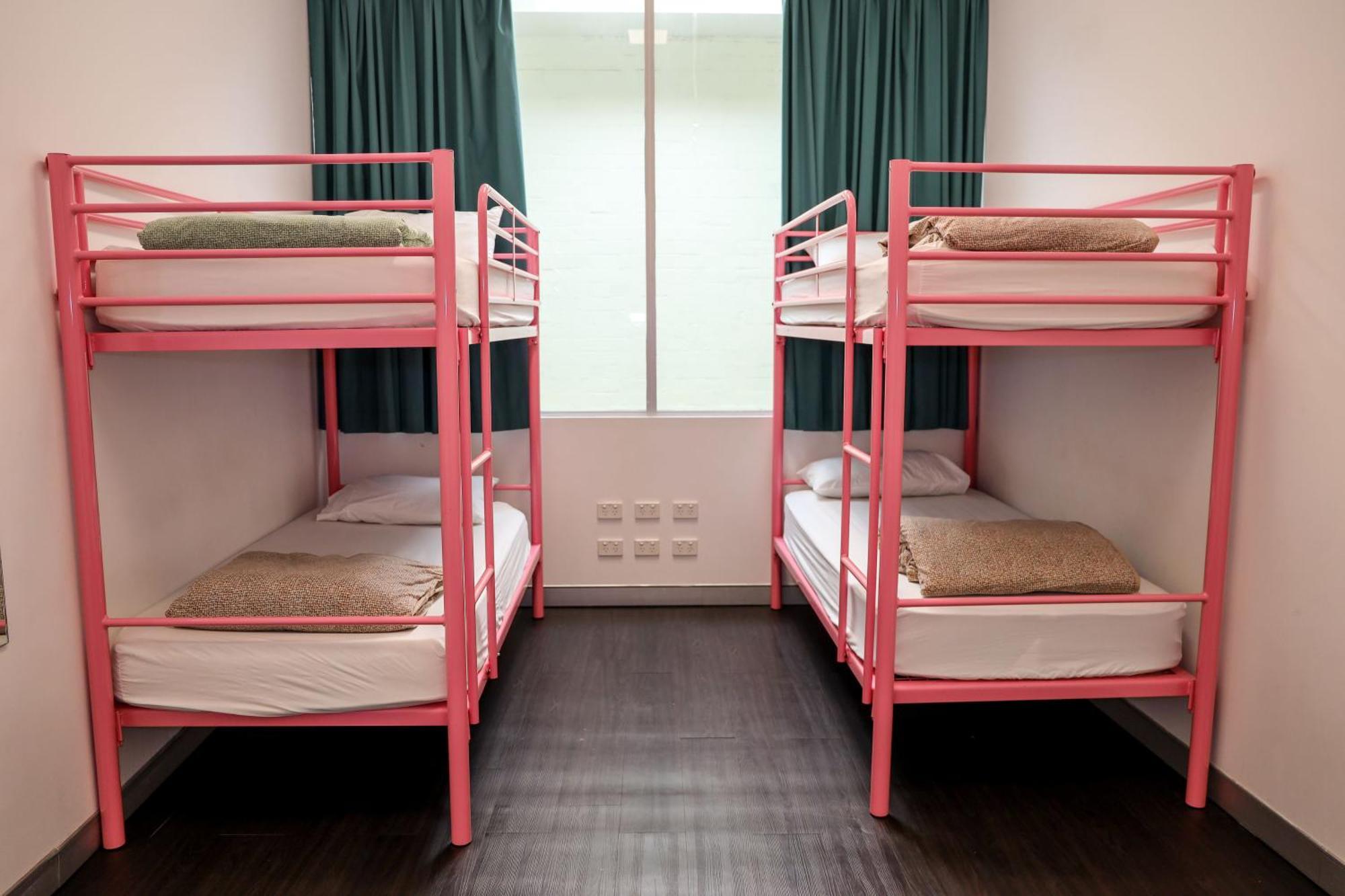 Hostel Nomads