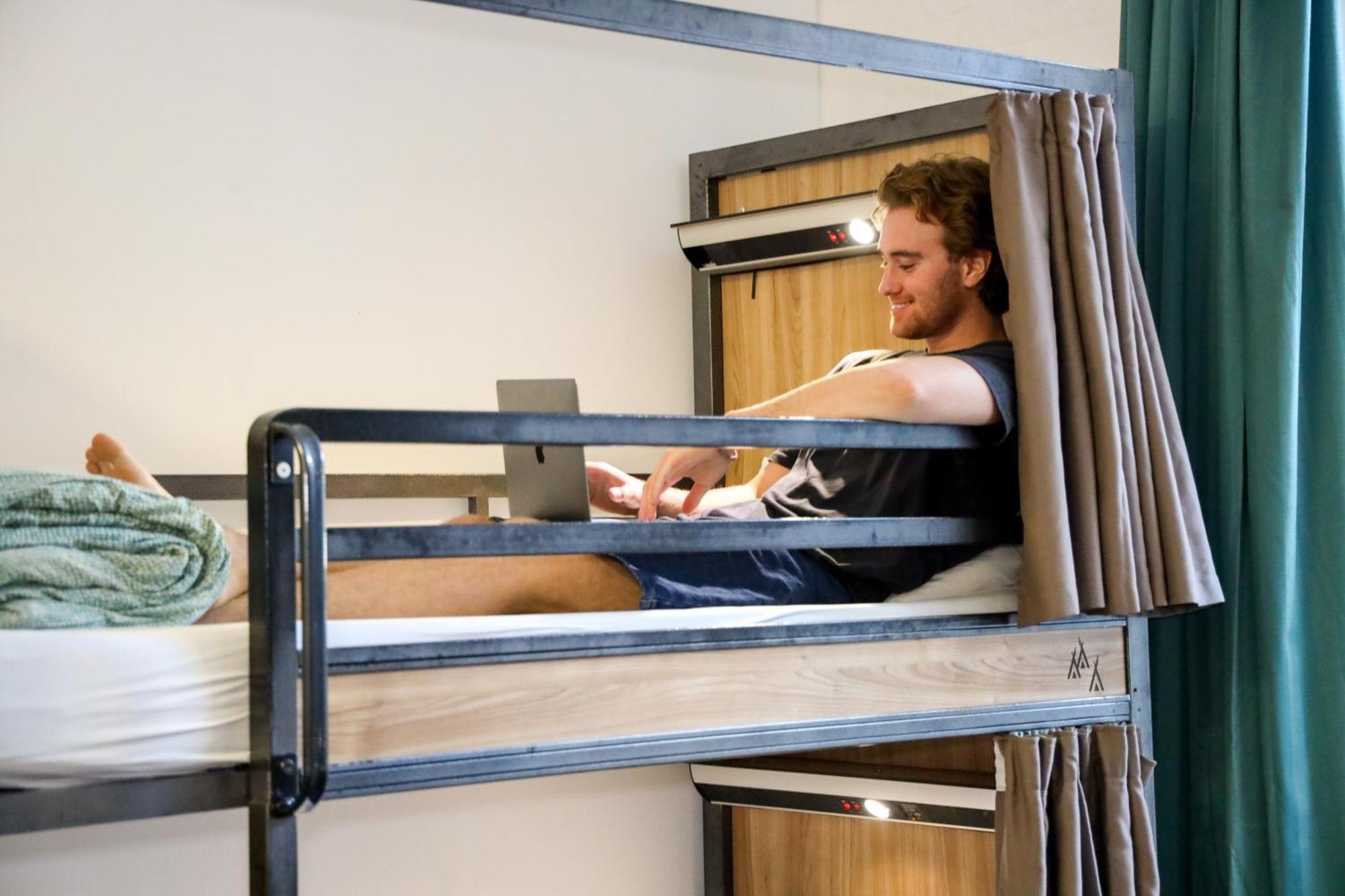 Nomads Hostel *