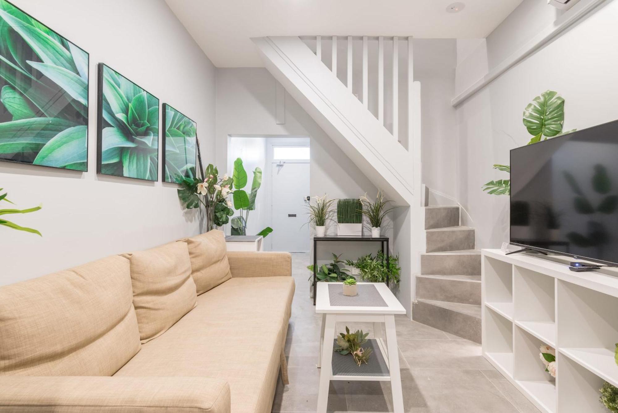 Guest house Homely Double - Ac - 1min Walk To - Close To Darling Harbour Chinatown Cbd - Shared Bathroom *