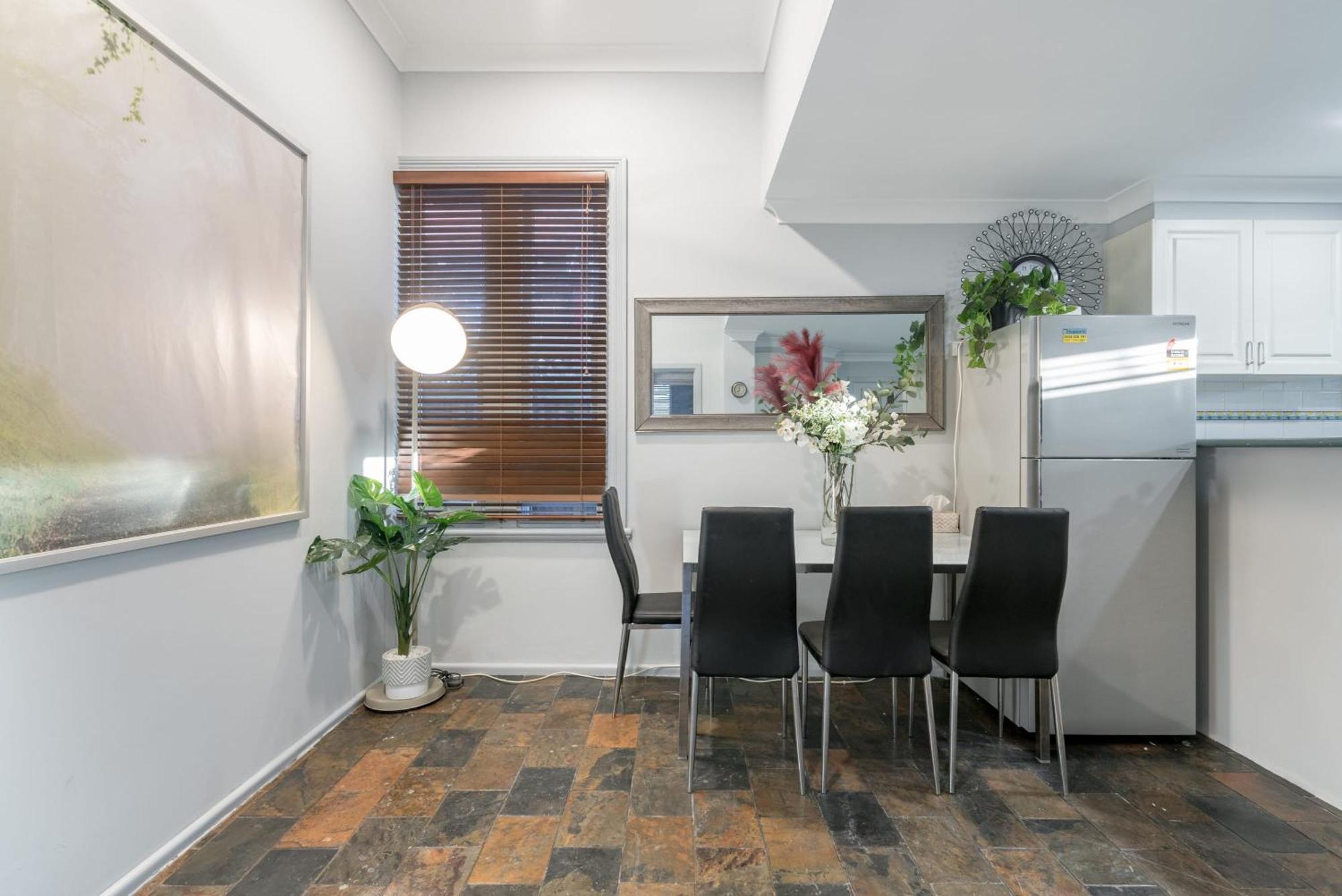 Guest house Bright Single - Seconds To Bus Station & Park - Close To Chinatown - Shared Bathroom
