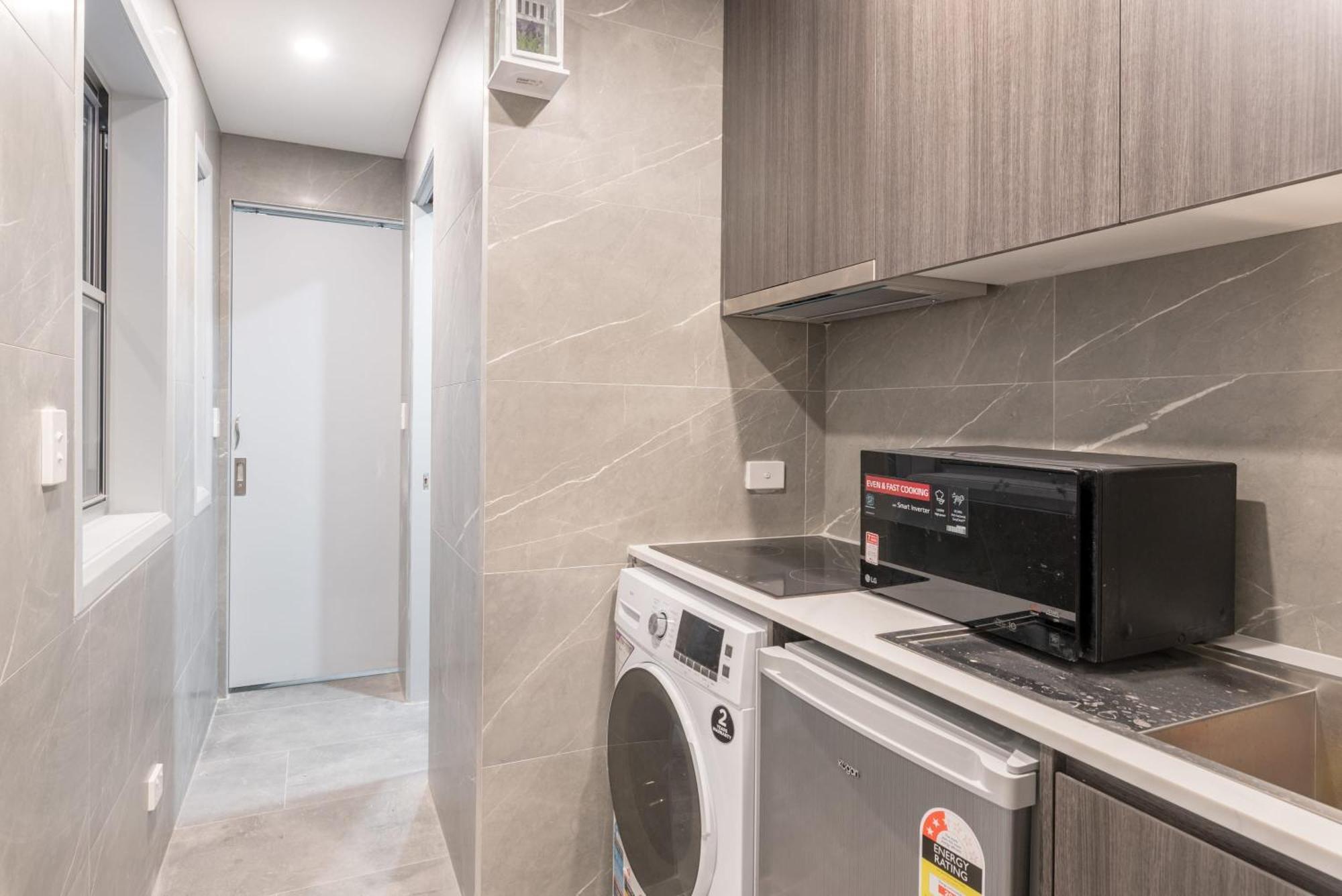 Homely Double - Ac - 1min Walk To - Close To Darling Harbour Chinatown Cbd - Shared Bathroom Guest house Sydney