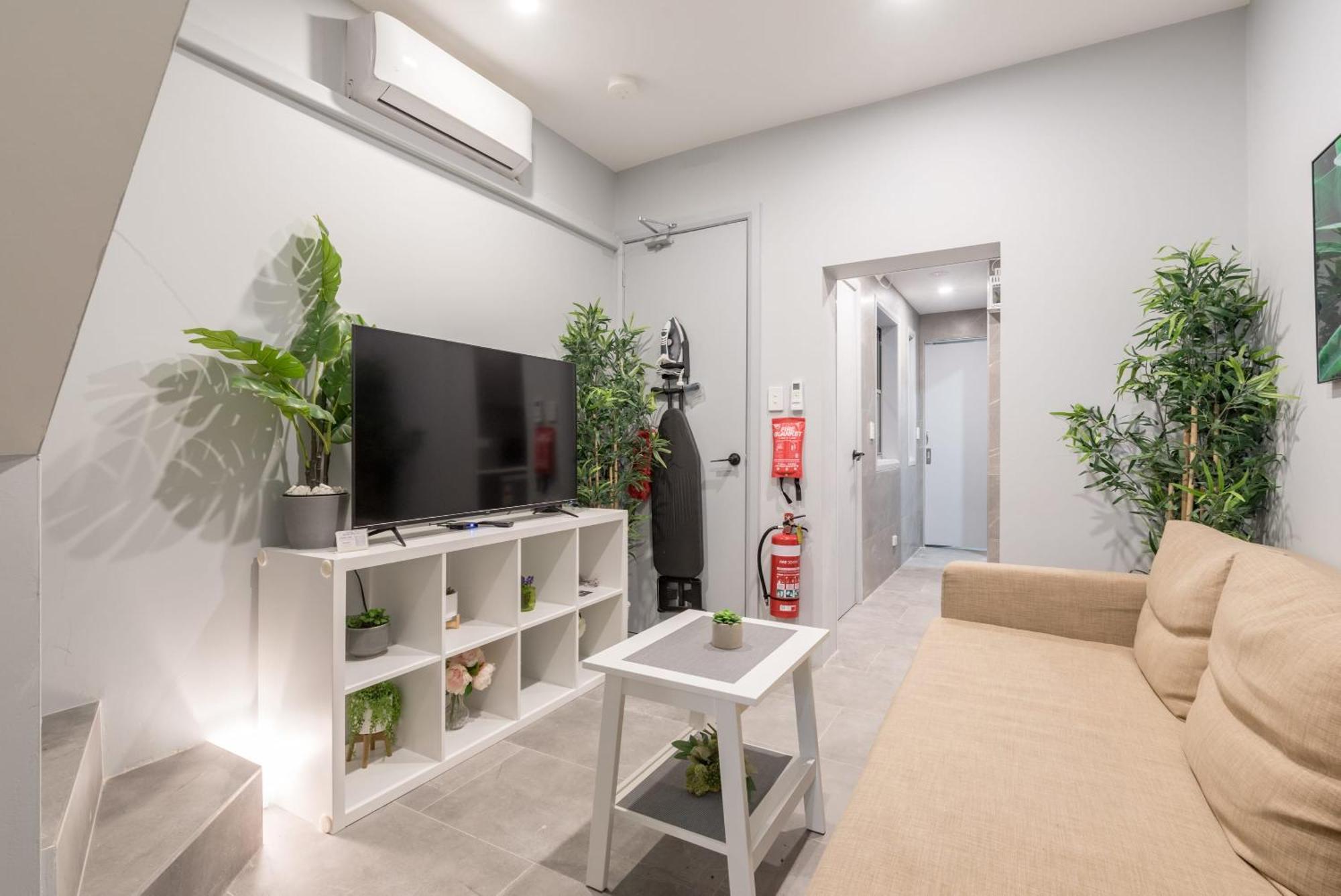 Guest house Homely Double - Ac - 1min Walk To - Close To Darling Harbour Chinatown Cbd - Shared Bathroom