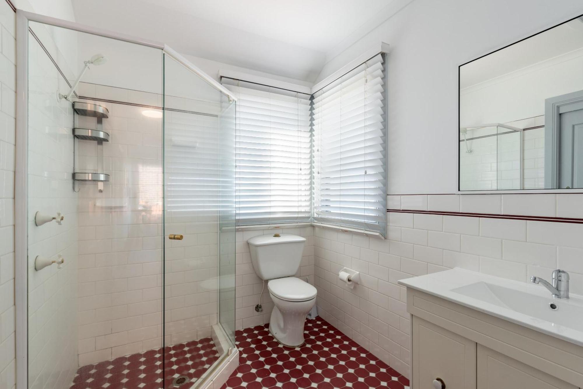 Bright Single - Seconds To Bus Station & Park - Close To Chinatown - Shared Bathroom Guest house *