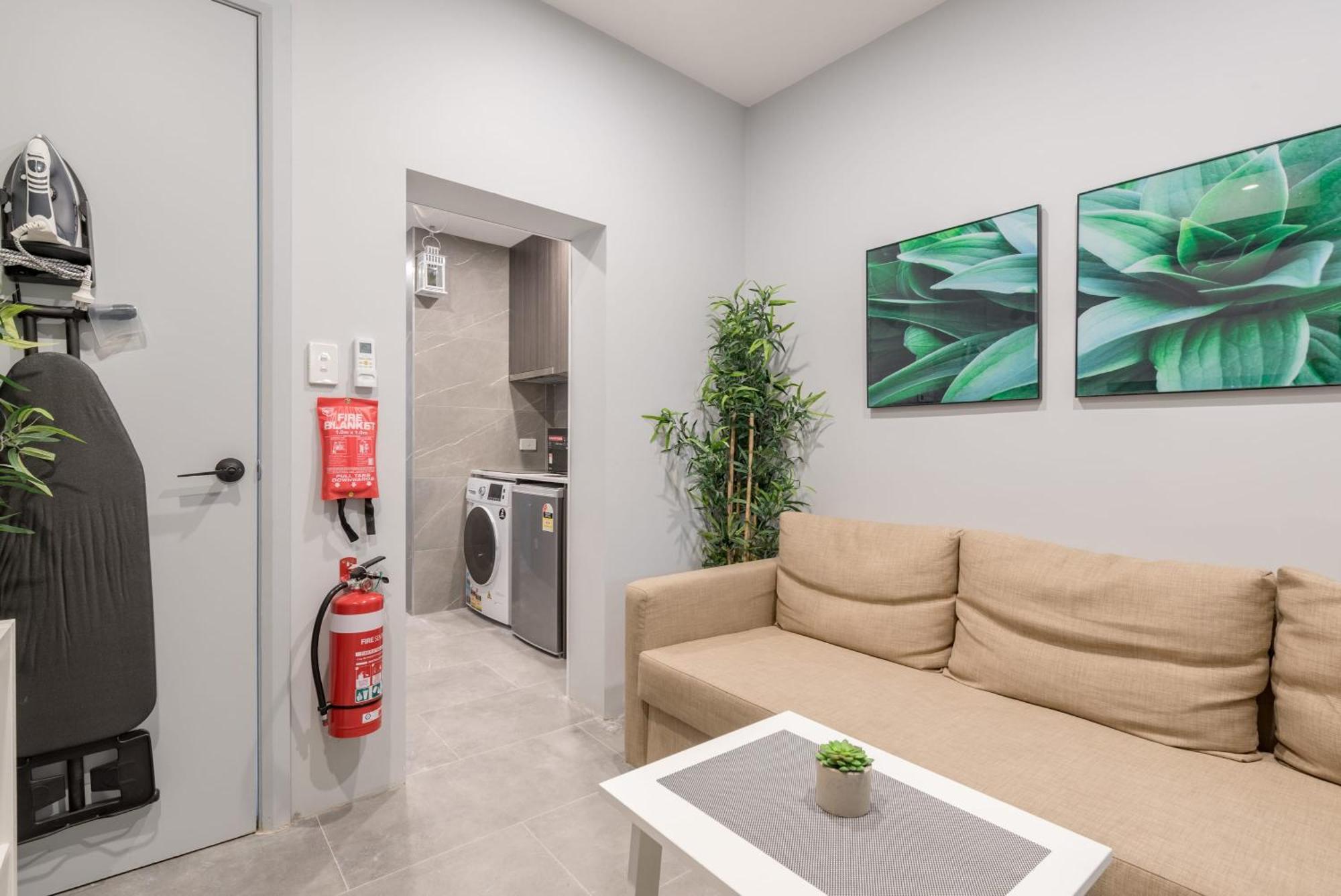 Homely Double - Ac - 1min Walk To - Close To Darling Harbour Chinatown Cbd - Shared Bathroom Sydney