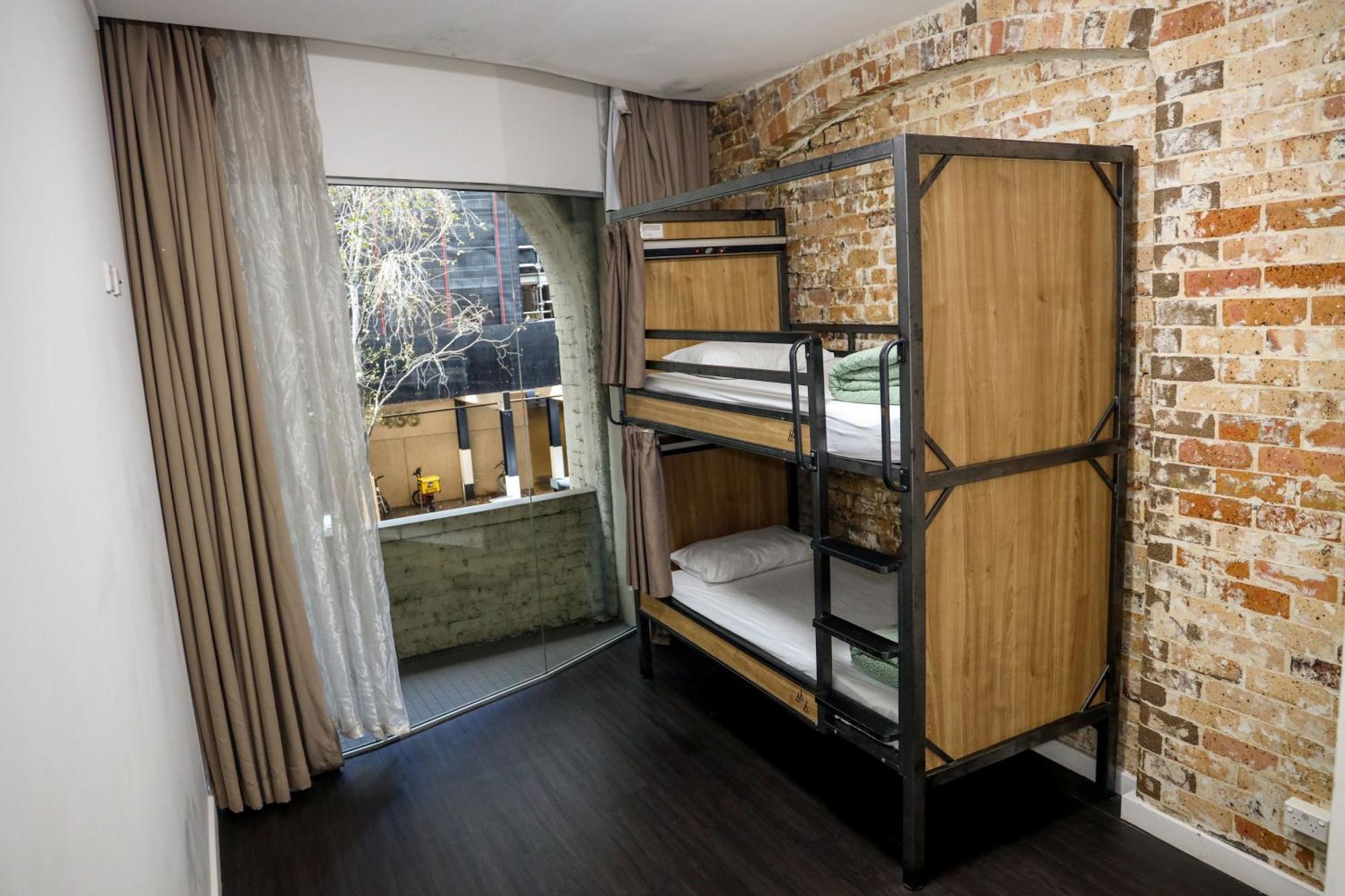 Hostel Nomads *