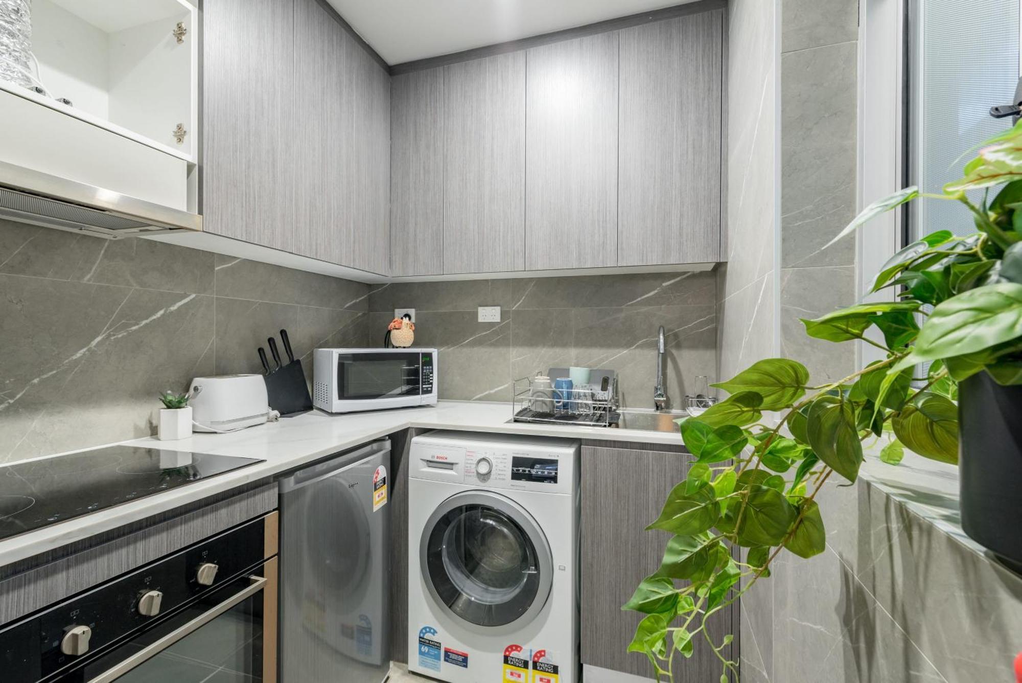Chic Double - Ac - Next To Station - Nearby Cbd Usyd Uts Viewed Bistros - Shared Bathroom *