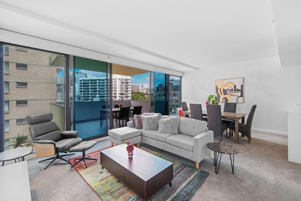 Oversized Cbd Oasis Apartment *