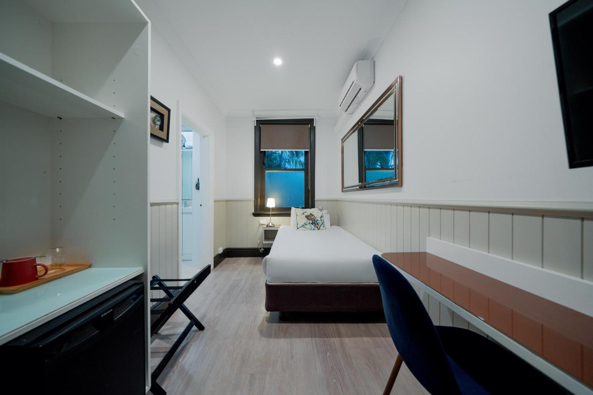 Cremorne Point Manor Guest house Sydney