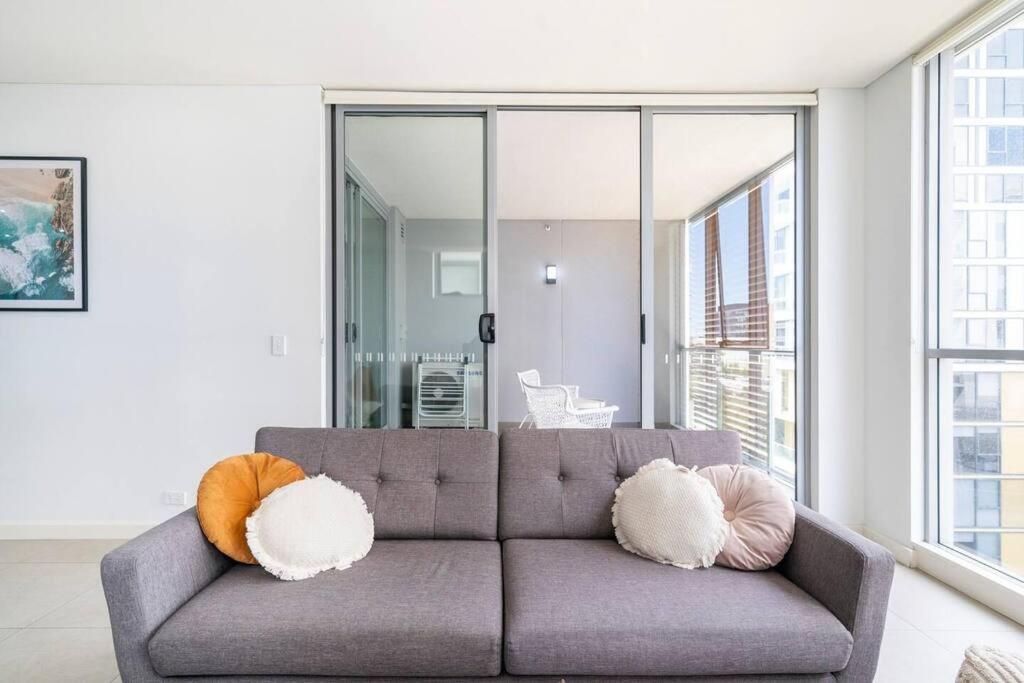 Apartment 10m Lovely 2bedroom Abnb Near Airport & With Free Parking *