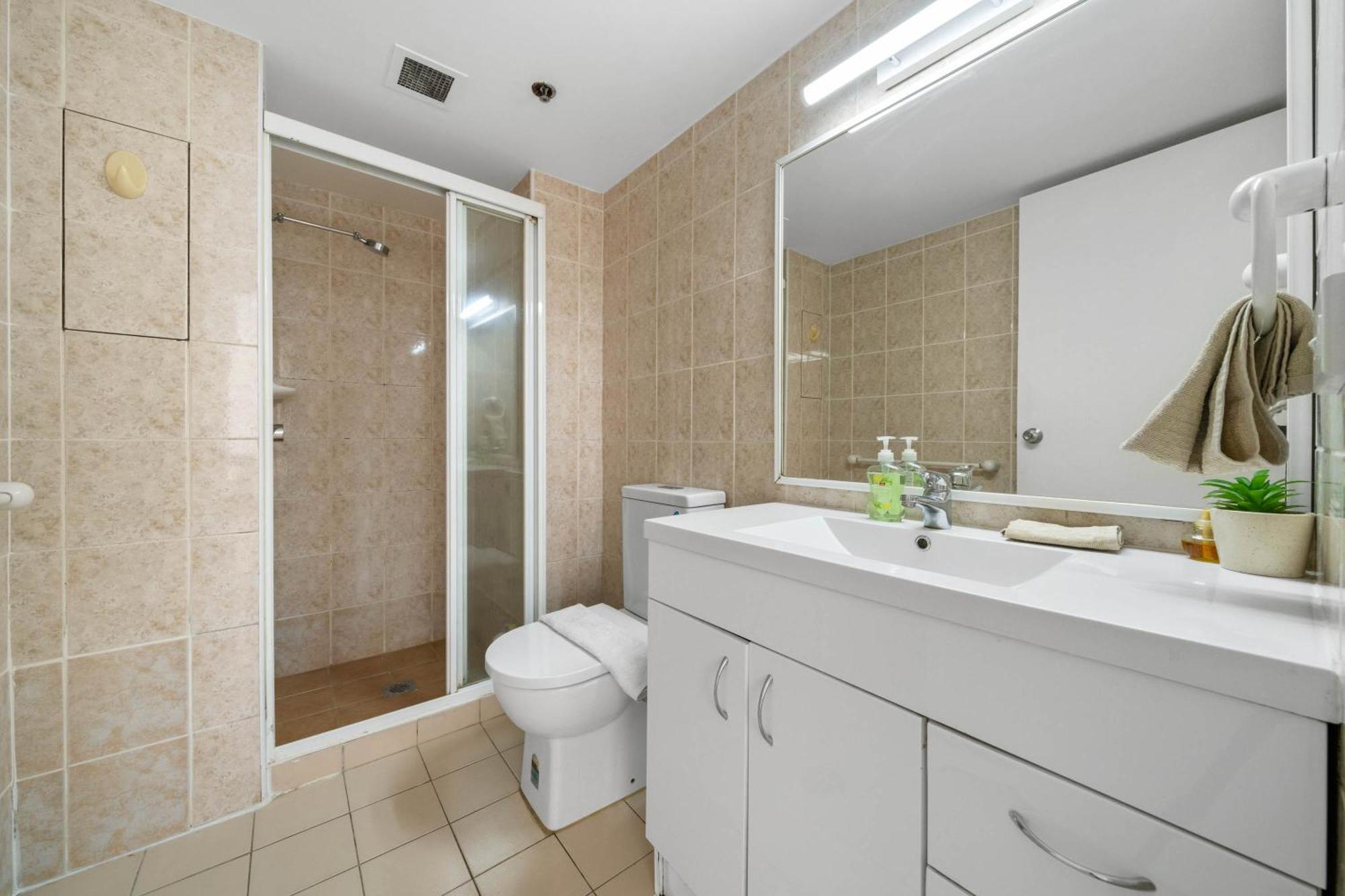 Apartment Spacious 2br & Darlingharbour&chinatown-2 Mins Walk Sydney