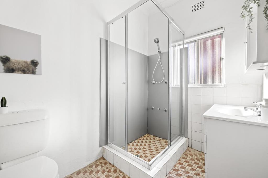 Rustic Private Double - Centrally Located - Shared Bathroom Guest house Sydney