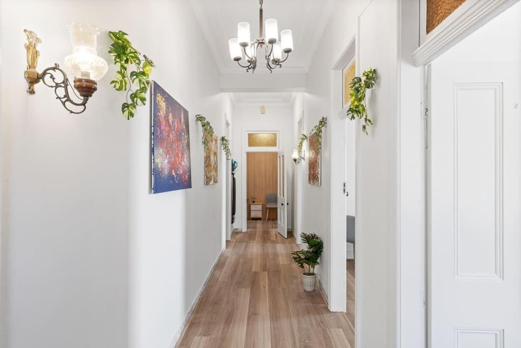 Guest house Rustic Private Double - Centrally Located - Shared Bathroom Sydney